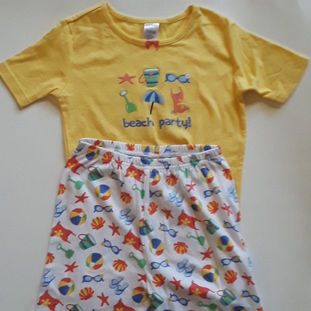 Very cute girls beach party wear